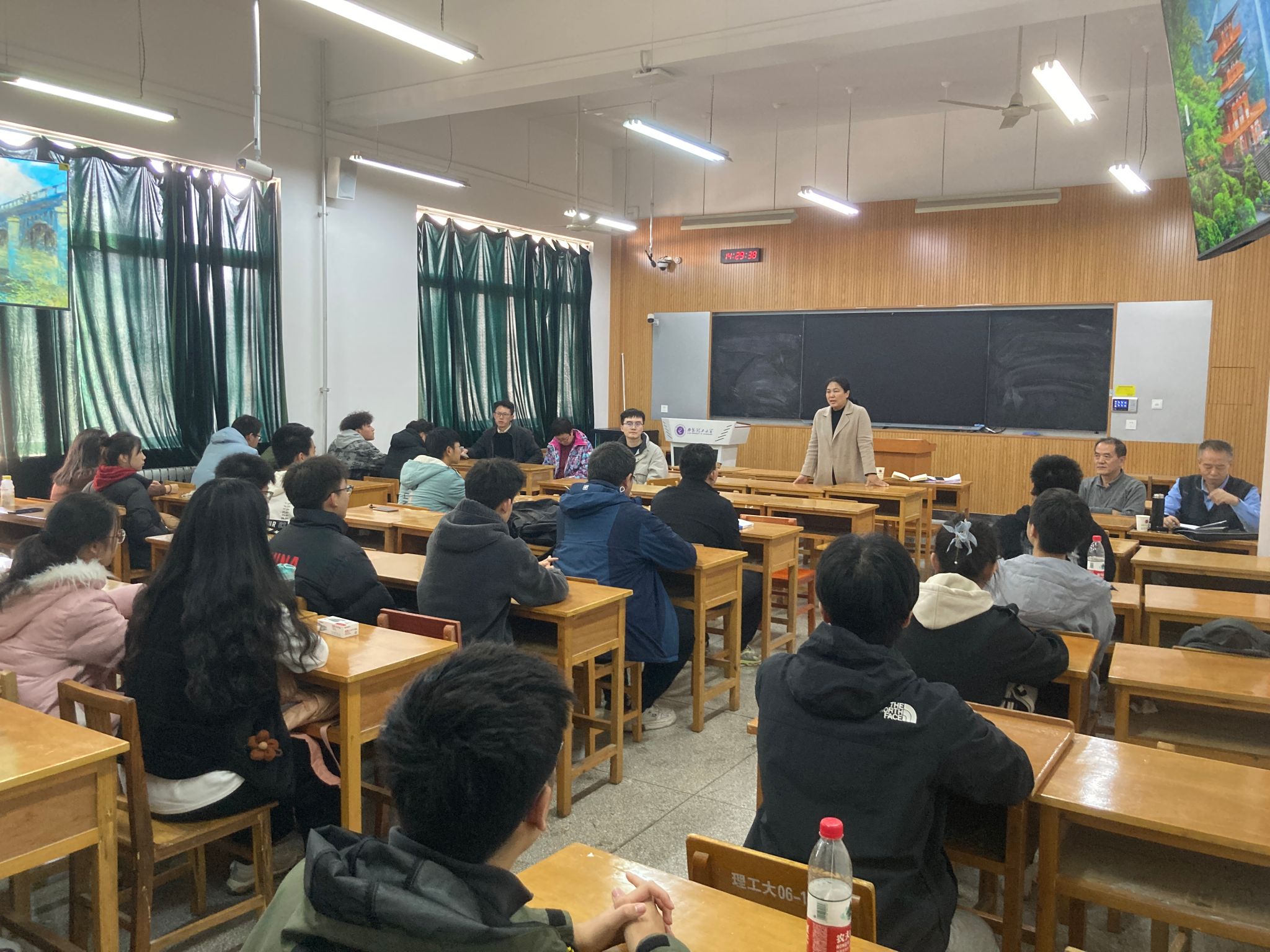 太阳集团tyc151召开大一、大二员工座谈会